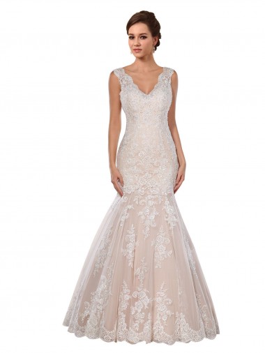 Lace V-Neck Sleeveless Chapel Train Modern Wedding Dress Kent